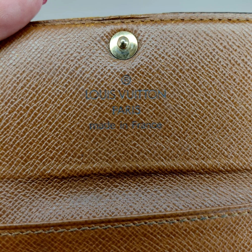 Louis Vuitton 4 Key Holder - Picture 7 of 17